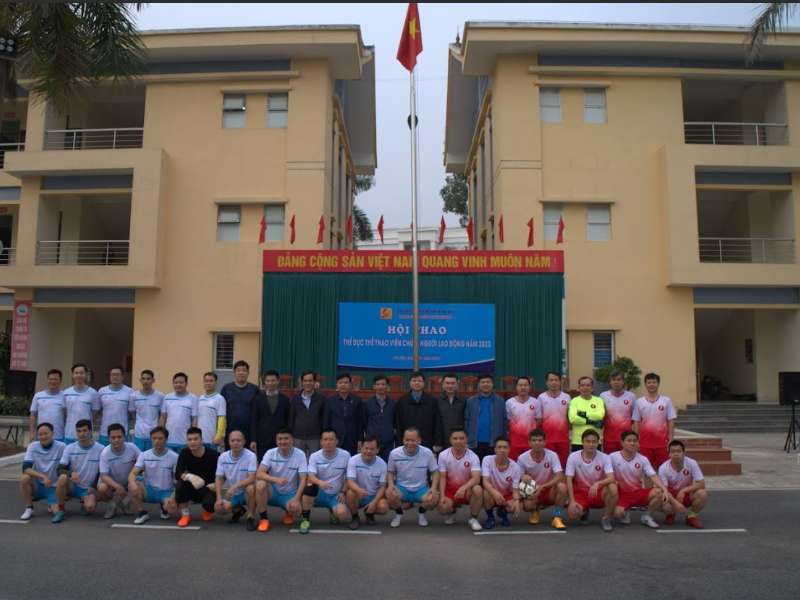 Đội bóng đá liên quân khoa Khoa học cơ bản tham dự lễ khai mạc giải bóng đá cán bộ viên chức người lao động năm 2023.