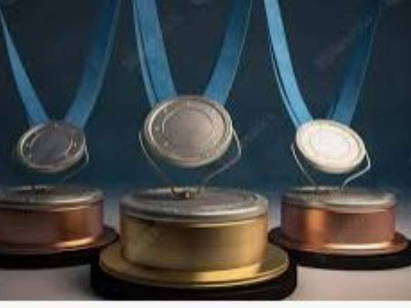 Lễ tuyên dương khen thưởng sinh viên đạt giải Olympic Toán Vật Lý năm 2023.