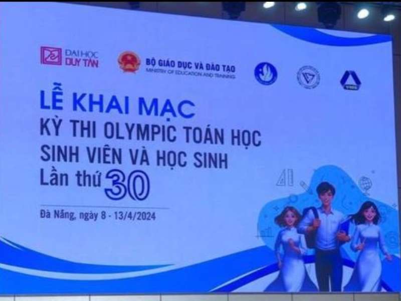 Đội tuyển Olympic Toán sinh viên Đại học Công nghiệp Hà Nội tham dự lễ khai mạc Olympic Toán toàn quốc lần thứ 30