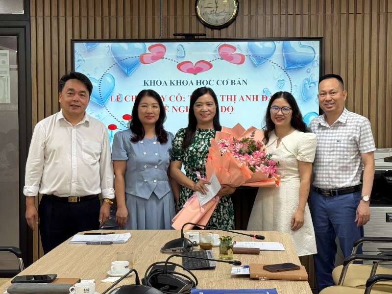 Khoa Khoa học Cơ bản tổ chức chia tay giảng viên Trịnh Thị Anh Đào về nghỉ chế độ