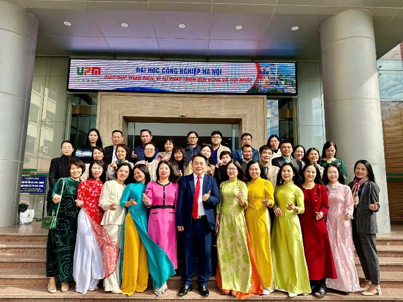 Khoa Khoa học Cơ bản tổ chức Tọa đàm tri ân kỷ niệm 43 năm Ngày Nhà giáo Việt Nam