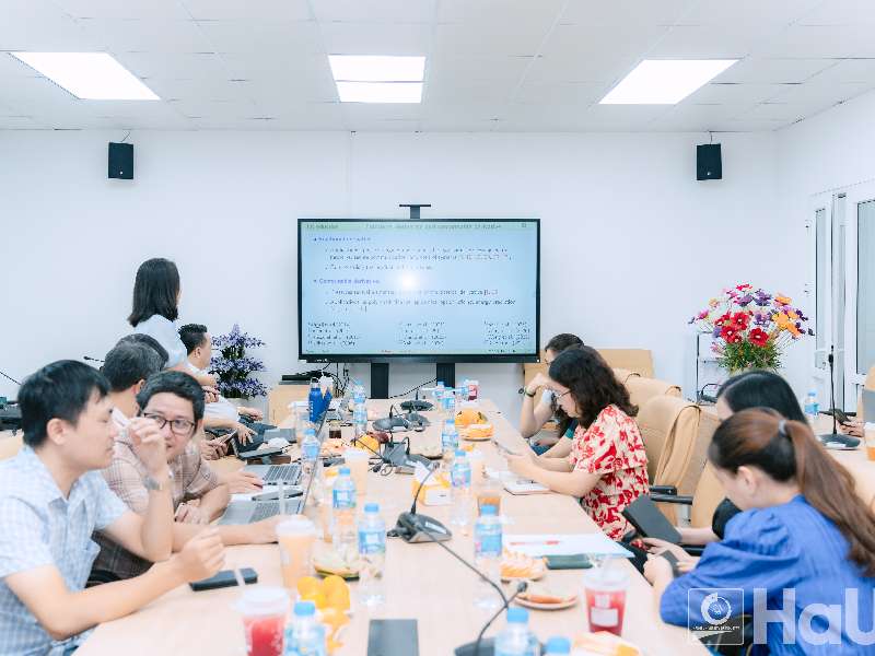 Khoa Giáo dục Đại cương tổ chức hội thảo khoa học: Bài toán ổn định cho lớp hệ phương trình vi/sai phân có trễ/có xung và điều khiển kích hoạt sự kiện